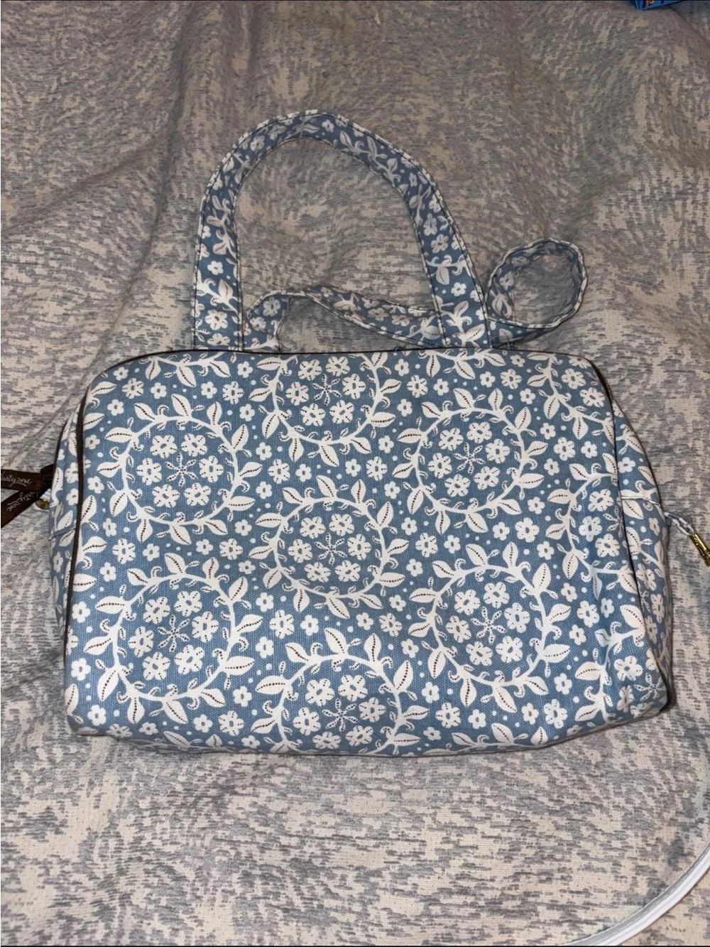Thirty-One™ Travel Make-up bag lined Toiletry Bag Bible bag garden bloom blue